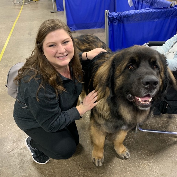 Meet your posher, Maggie! 👋🏻 - Picture 1 of 2